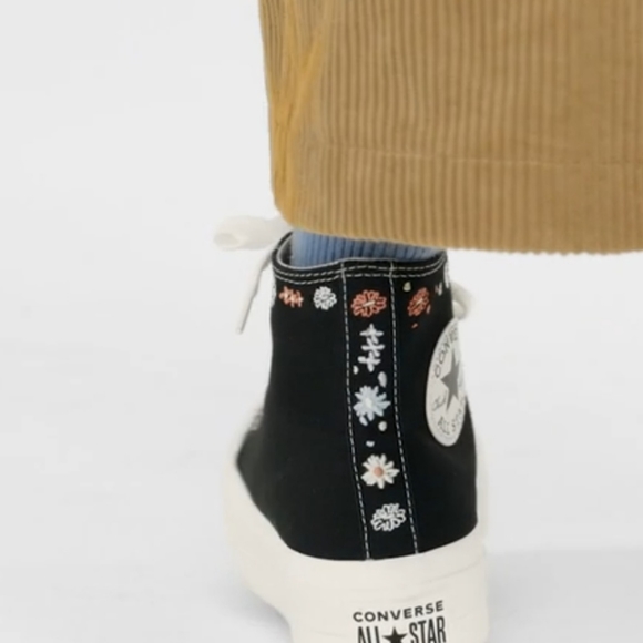 Converse CTAS Lift  Hi Platform Embroidered Floral Women's Sz: A01592C - Picture 5 of 15